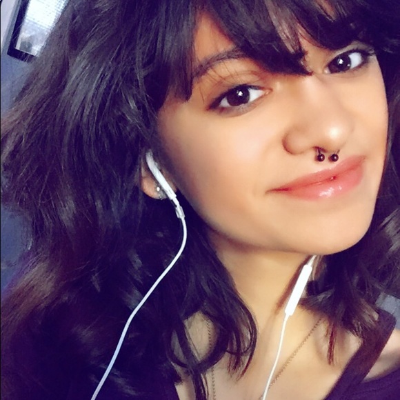 Meet your Posher, Esperanza - Picture 1 of 1